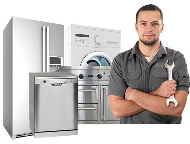 Técnico reparando electrodomésticos - Servicio Técnico en Huelva
